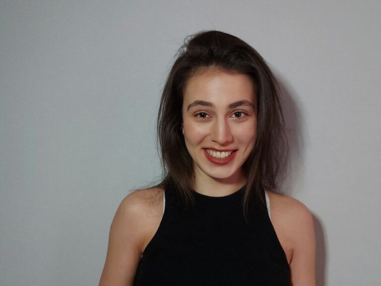 Polina Pokhabova smile