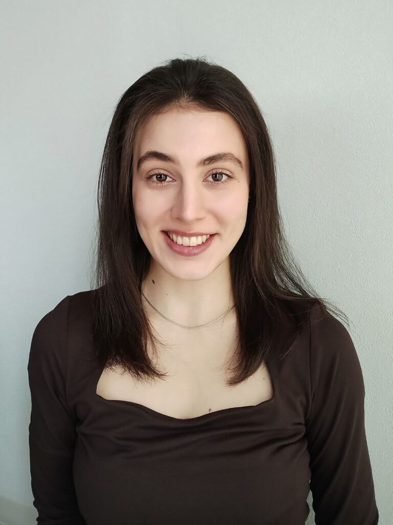 Polina Pokhabova_